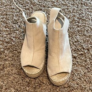 Kenneth Cole Cream Espadrille Wedges